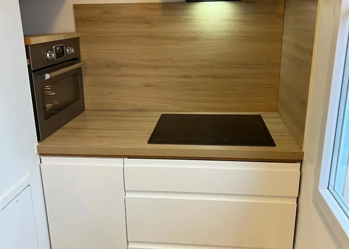 Le Quarante Deux 2 Minutes From *